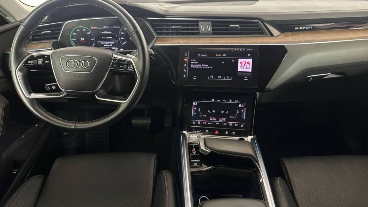 2019 Audi e-tron WA1VAAGE3KB021176