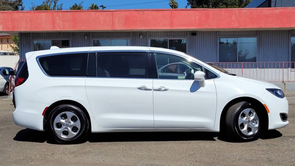 2018 Chrysler Pacifica Hybrid 2C4RC1H72JR124994