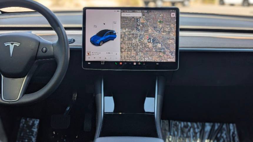 2021 Tesla Model Y 5YJYGDEE2MF093735