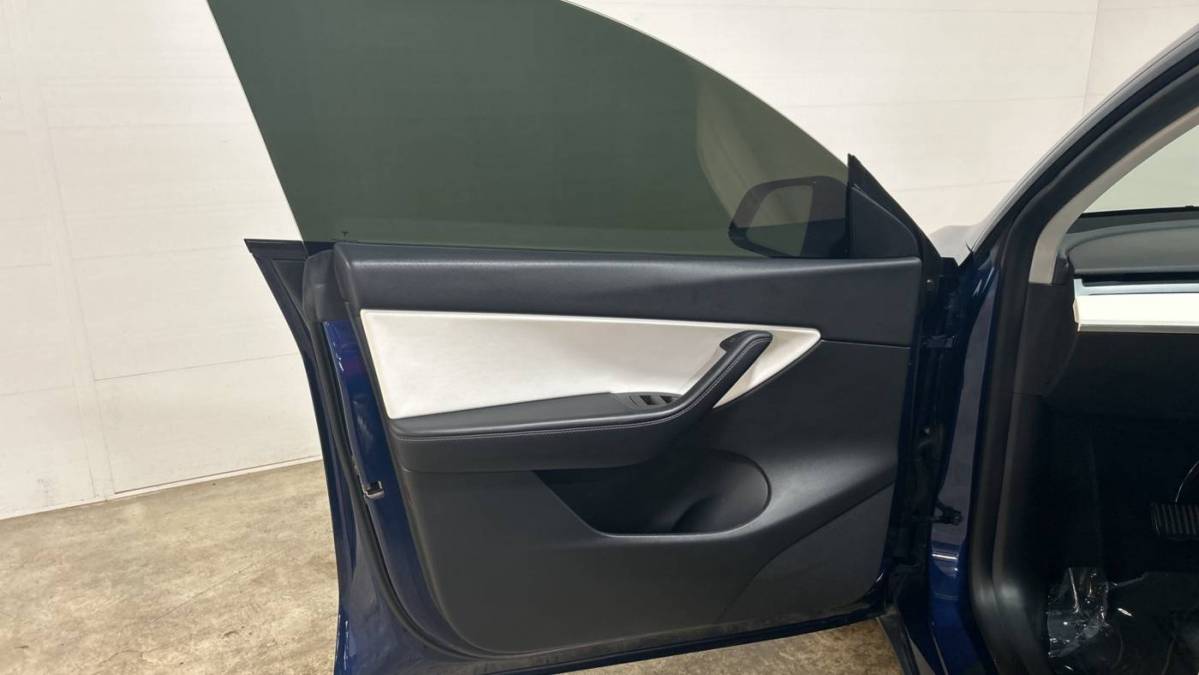 2021 Tesla Model Y 5YJYGDEE1MF302558