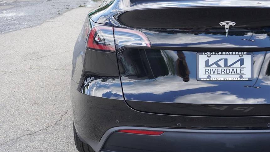 2021 Tesla Model Y 5YJYGDEE9MF265856