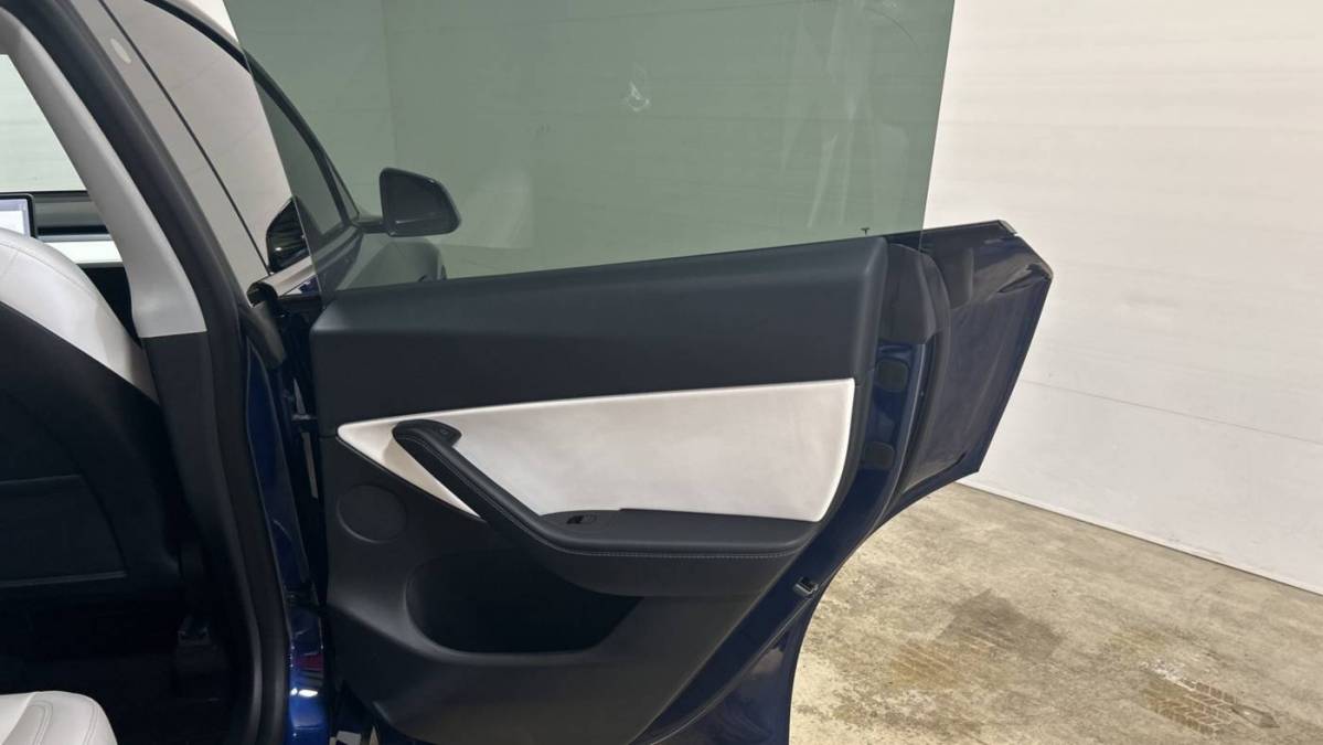 2021 Tesla Model Y 5YJYGDEE1MF302558