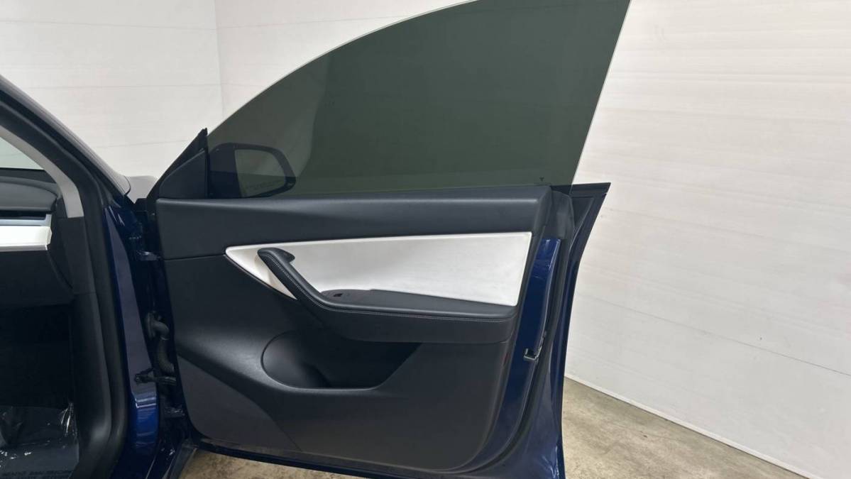 2021 Tesla Model Y 5YJYGDEE1MF302558