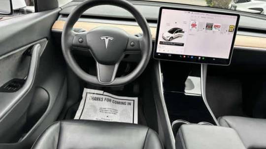 2020 Tesla Model Y 5YJYGDEE8LF038284