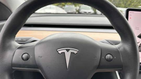 2020 Tesla Model Y 5YJYGDEE8LF038284