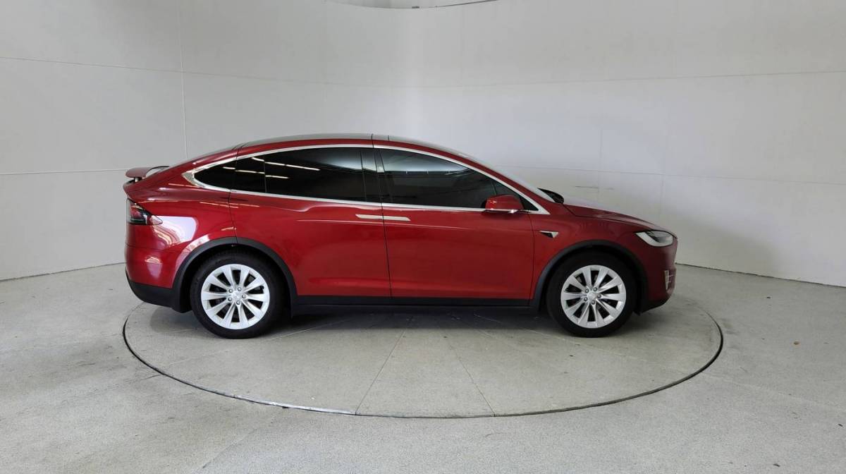 2017 Tesla Model X 5YJXCDE20HF077469