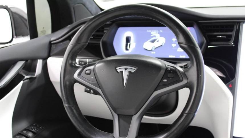 2019 Tesla Model X 5YJXCBE25KF156857