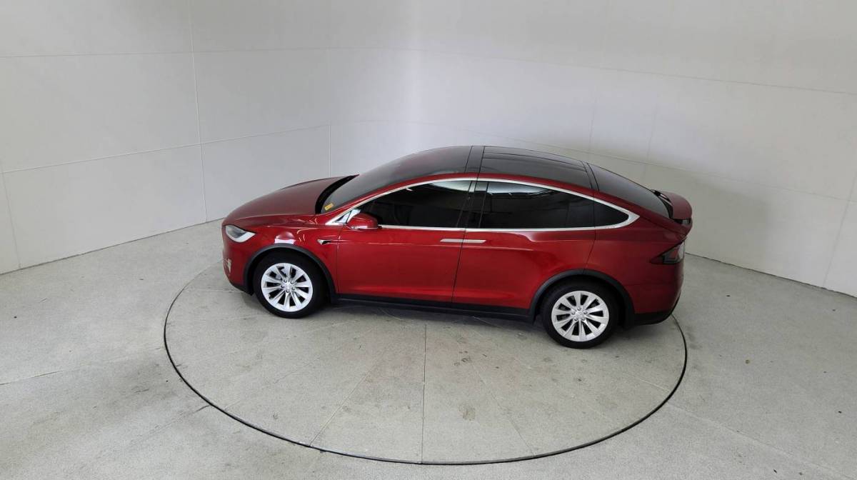 2017 Tesla Model X 5YJXCDE20HF077469