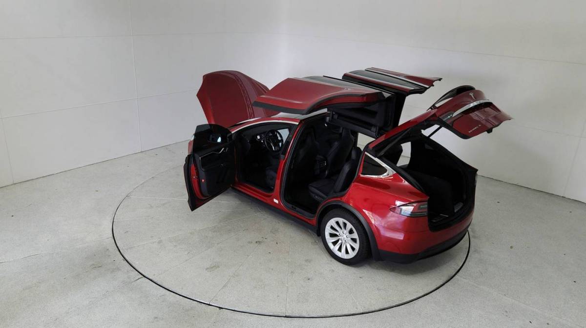 2017 Tesla Model X 5YJXCDE20HF077469