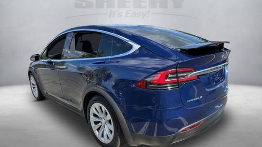 2018 Tesla Model X 5YJXCDE29JF109471