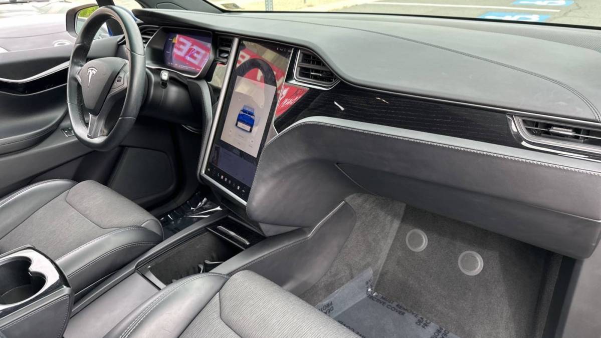 2018 Tesla Model X 5YJXCDE29JF109471