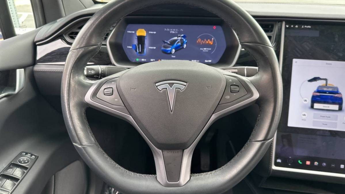 2018 Tesla Model X 5YJXCDE29JF109471