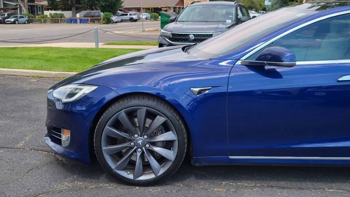 2017 Tesla Model S 5YJSA1E24HF205436