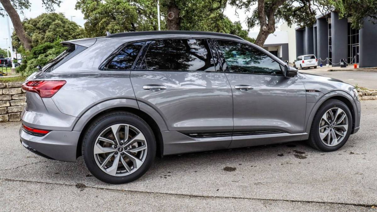 2021 Audi e-tron WA1LAAGE2MB023625