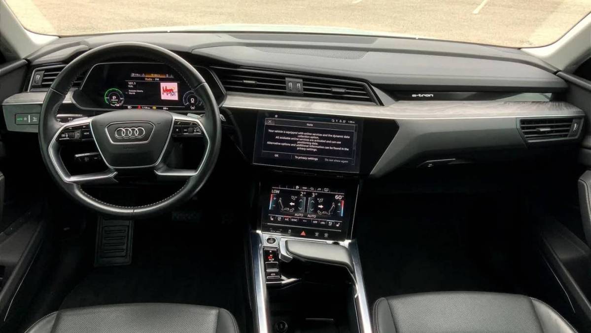 2021 Audi e-tron WA1LAAGE9MB015554