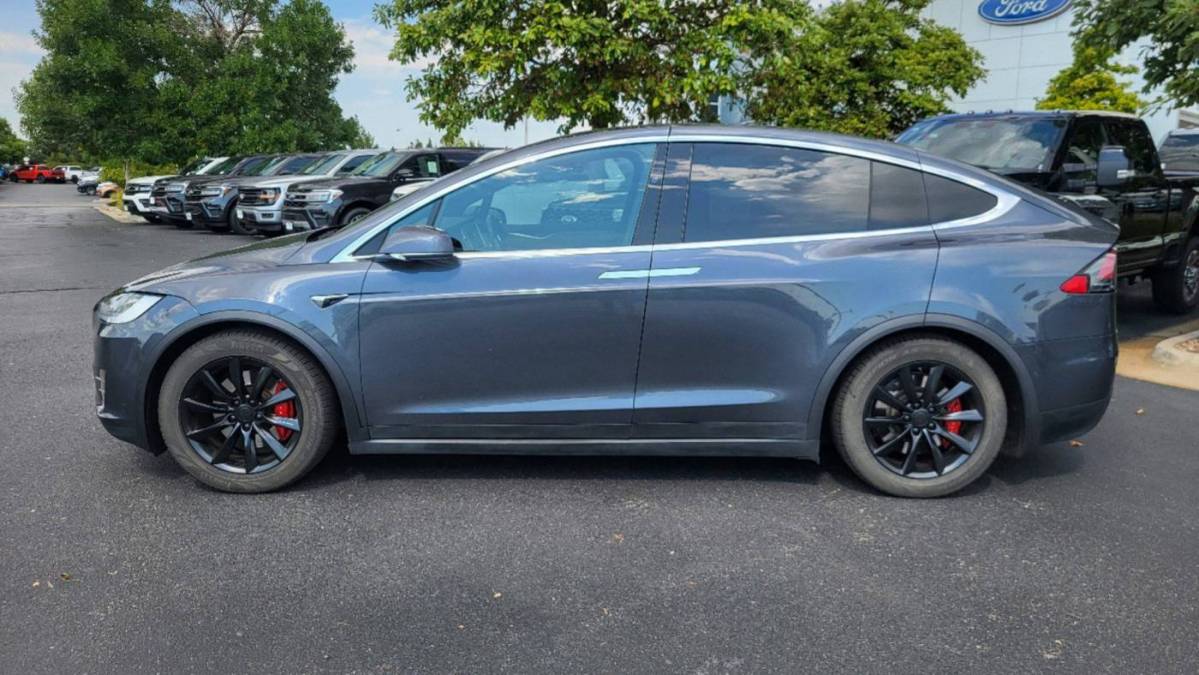 2017 Tesla Model X 5YJXCDE45HF077386