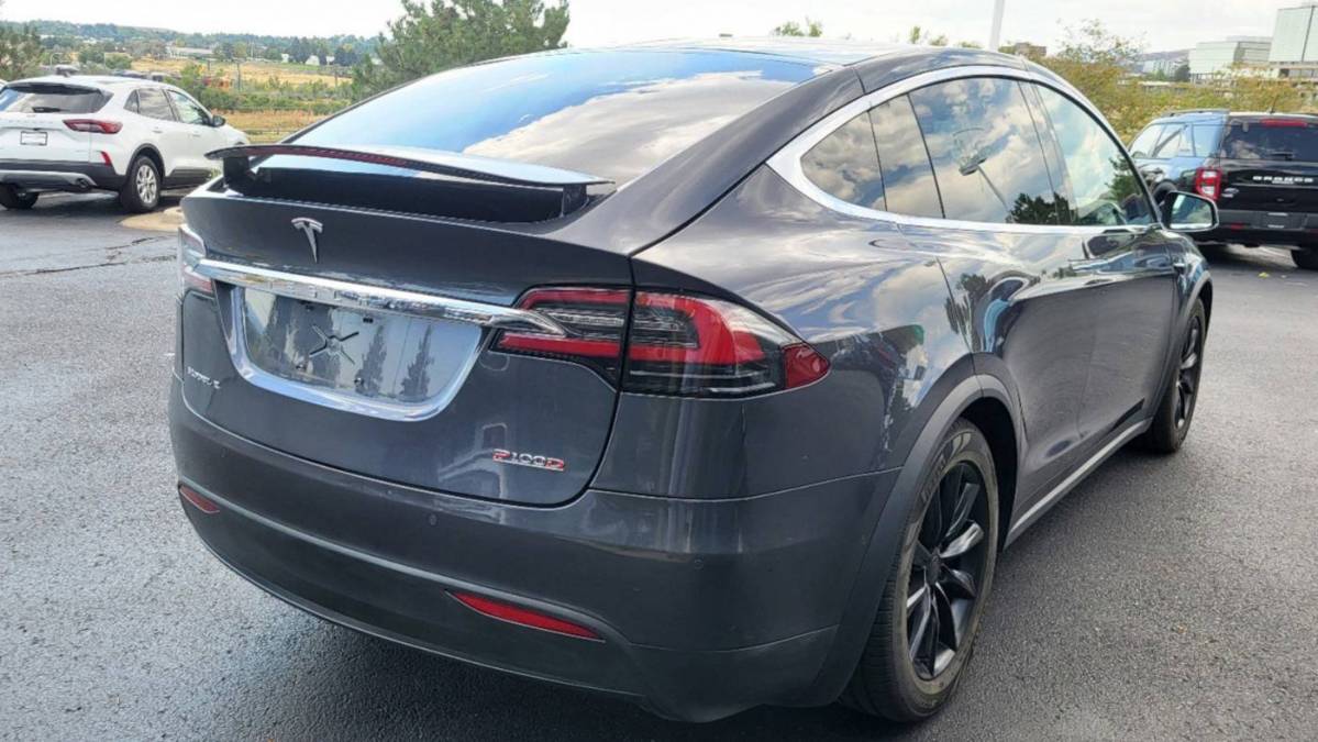 2017 Tesla Model X 5YJXCDE45HF077386