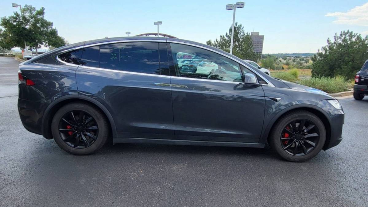 2017 Tesla Model X 5YJXCDE45HF077386