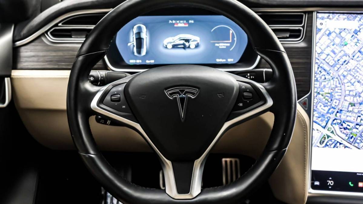 2016 Tesla Model S 5YJSA1E46GF132733