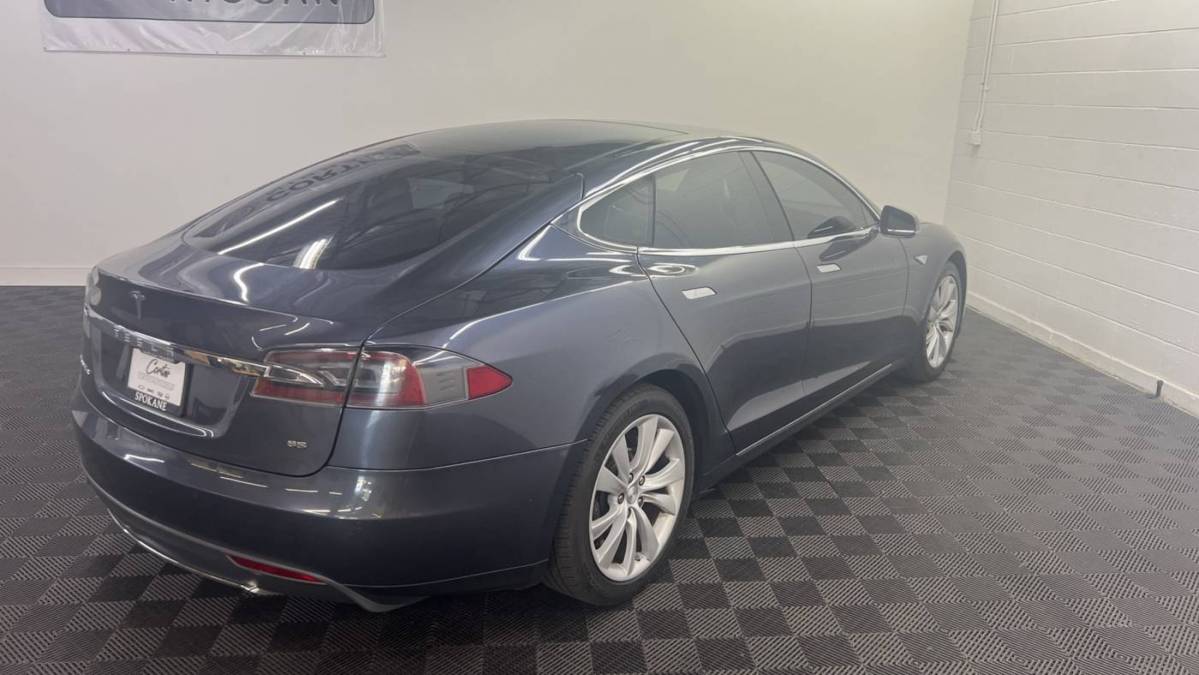 2015 Tesla Model S 5YJSA1H17FFP75107