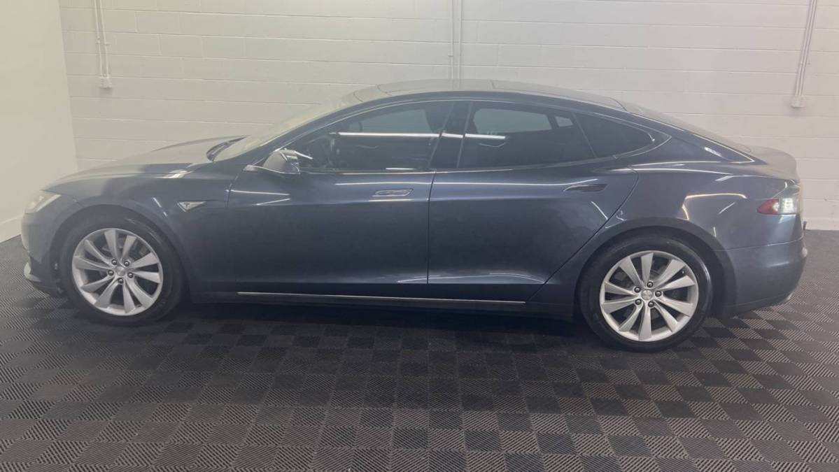 2015 Tesla Model S 5YJSA1H17FFP75107