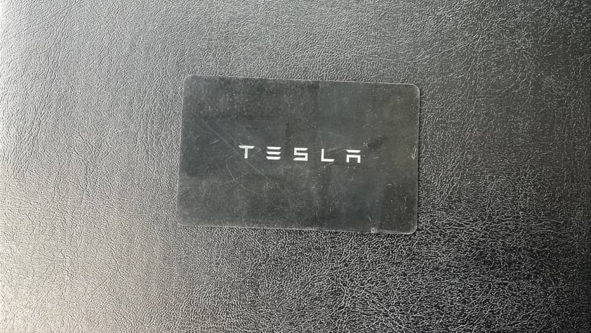 2021 Tesla Model Y 5YJYGAEE2MF204525