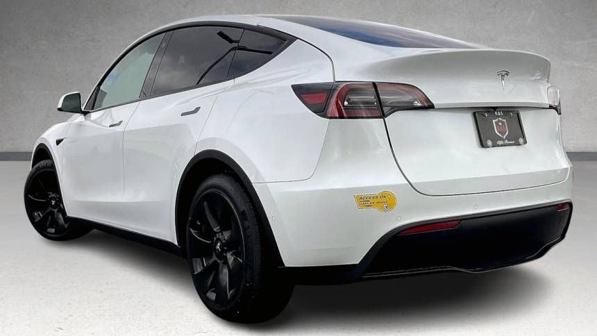 2021 Tesla Model Y 5YJYGAEE2MF204525