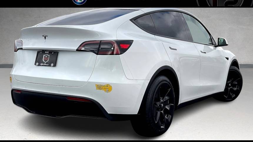 2021 Tesla Model Y 5YJYGAEE2MF204525