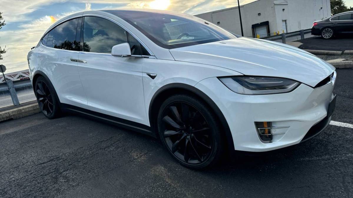 2018 Tesla Model X 5YJXCBE23JF113181