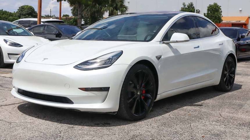 2018 Tesla Model 3 5YJ3E1EB8JF082318