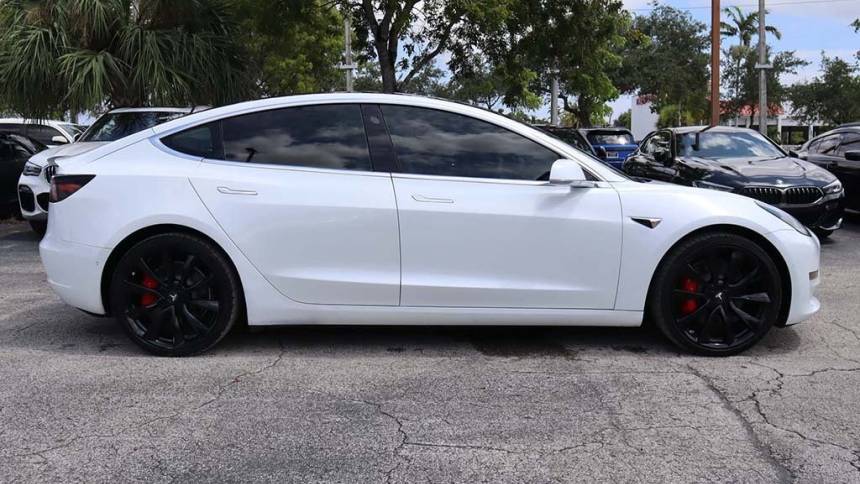 2018 Tesla Model 3 5YJ3E1EB8JF082318