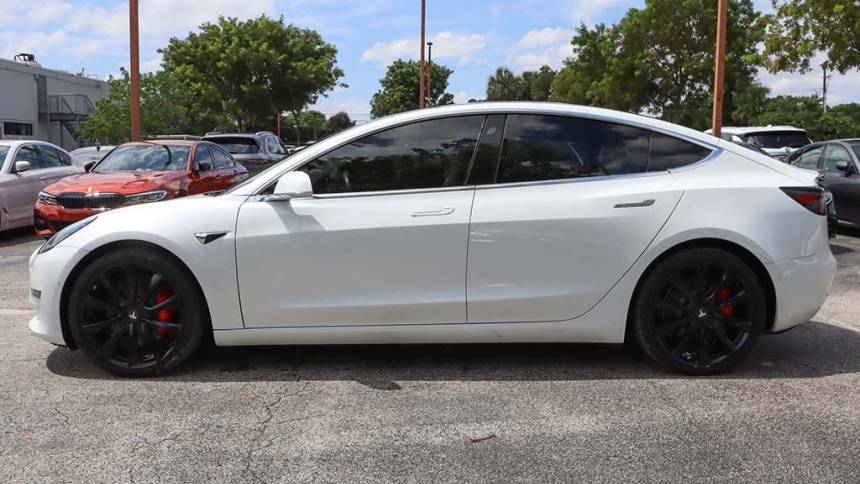 2018 Tesla Model 3 5YJ3E1EB8JF082318