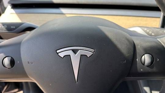 2021 Tesla Model Y 5YJYGDEEXMF245048