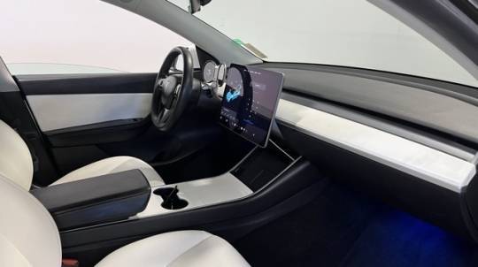 2020 Tesla Model Y 5YJYGDEE0LF056326