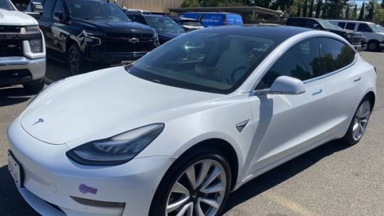 2019 Tesla Model 3 5YJ3E1EB5KF213884