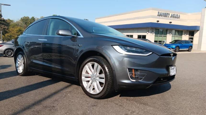 2017 Tesla Model X 5YJXCAE47HF043013