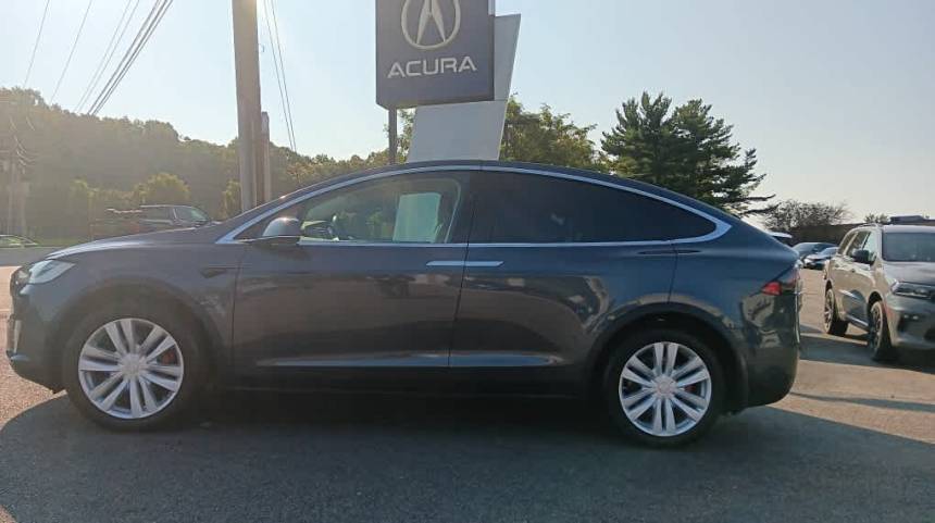 2017 Tesla Model X 5YJXCAE47HF043013