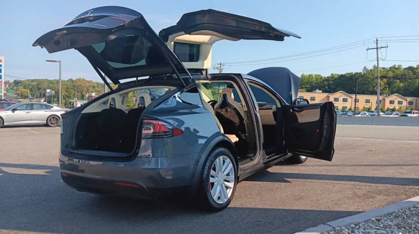 2017 Tesla Model X 5YJXCAE47HF043013