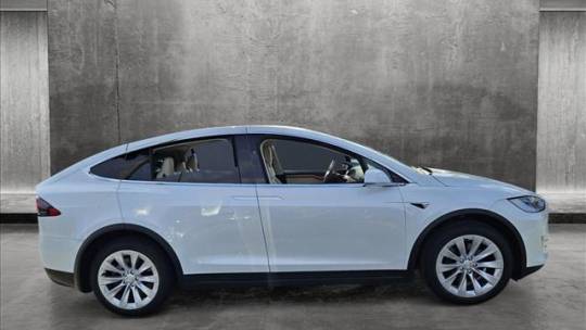 2019 Tesla Model X 5YJXCDE27KF151574