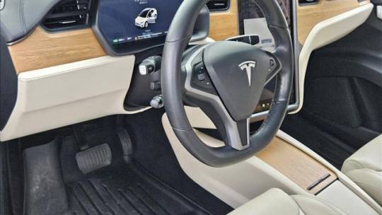 2019 Tesla Model X 5YJXCDE27KF151574