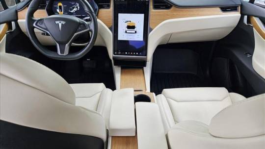 2019 Tesla Model X 5YJXCDE27KF151574