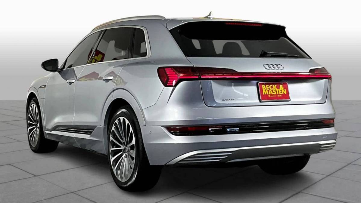 2019 Audi e-tron WA1VAAGE1KB024142