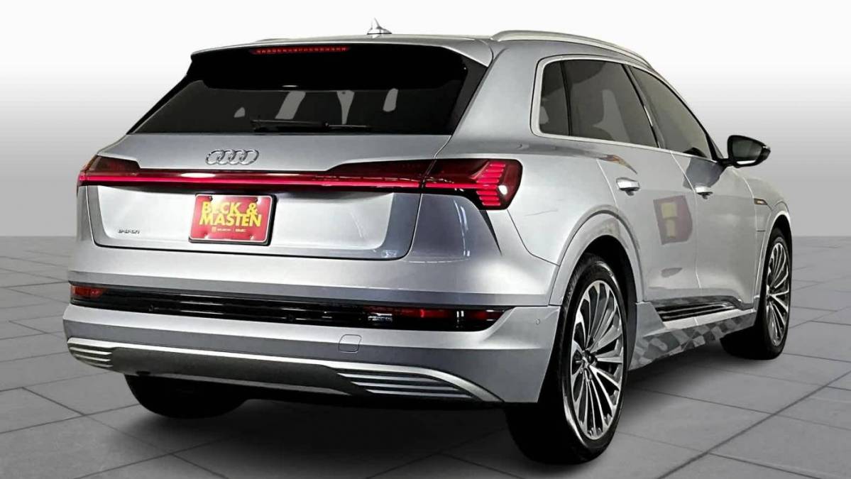 2019 Audi e-tron WA1VAAGE1KB024142