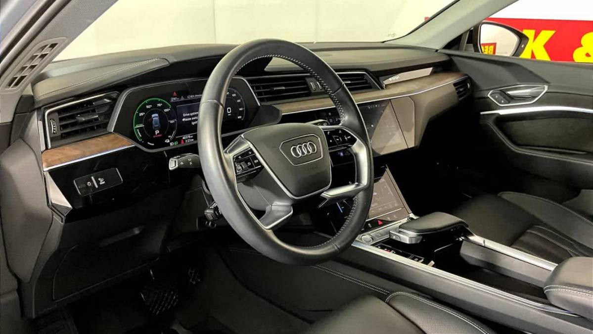 2019 Audi e-tron WA1VAAGE1KB024142