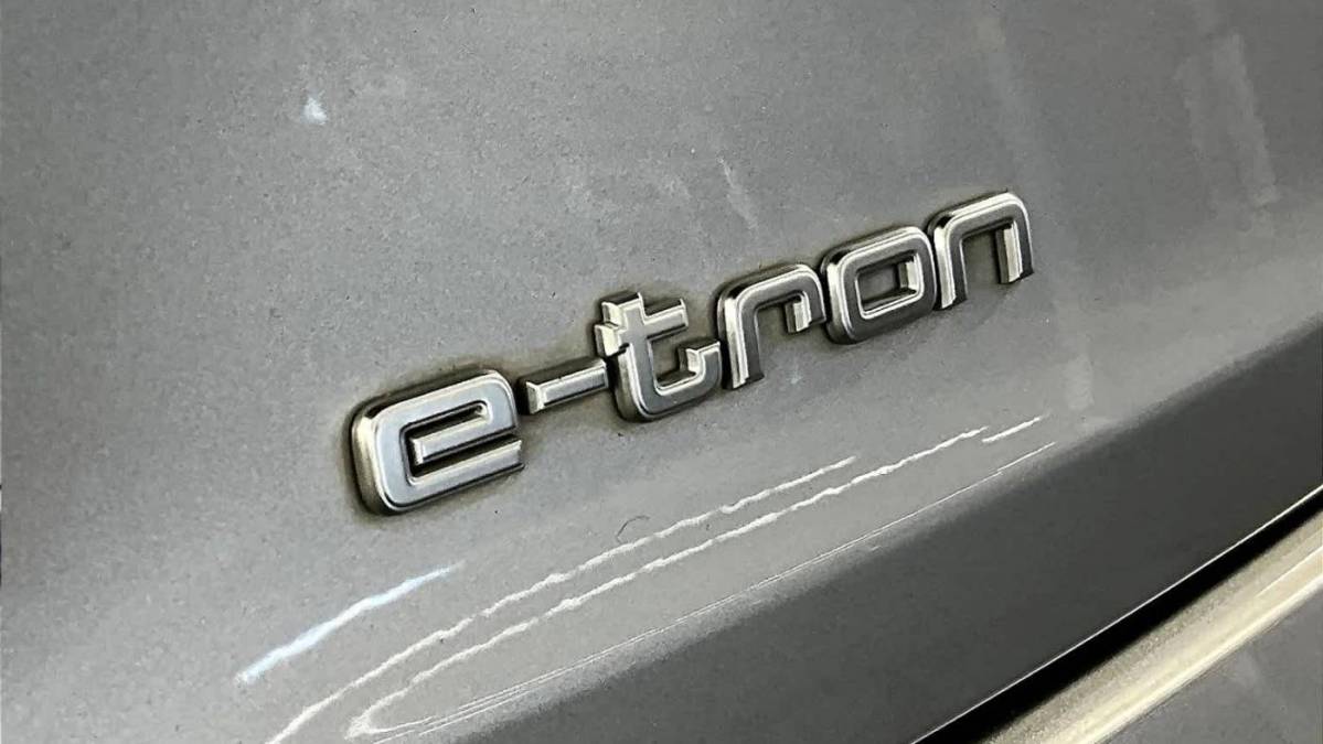 2019 Audi e-tron WA1VAAGE1KB024142