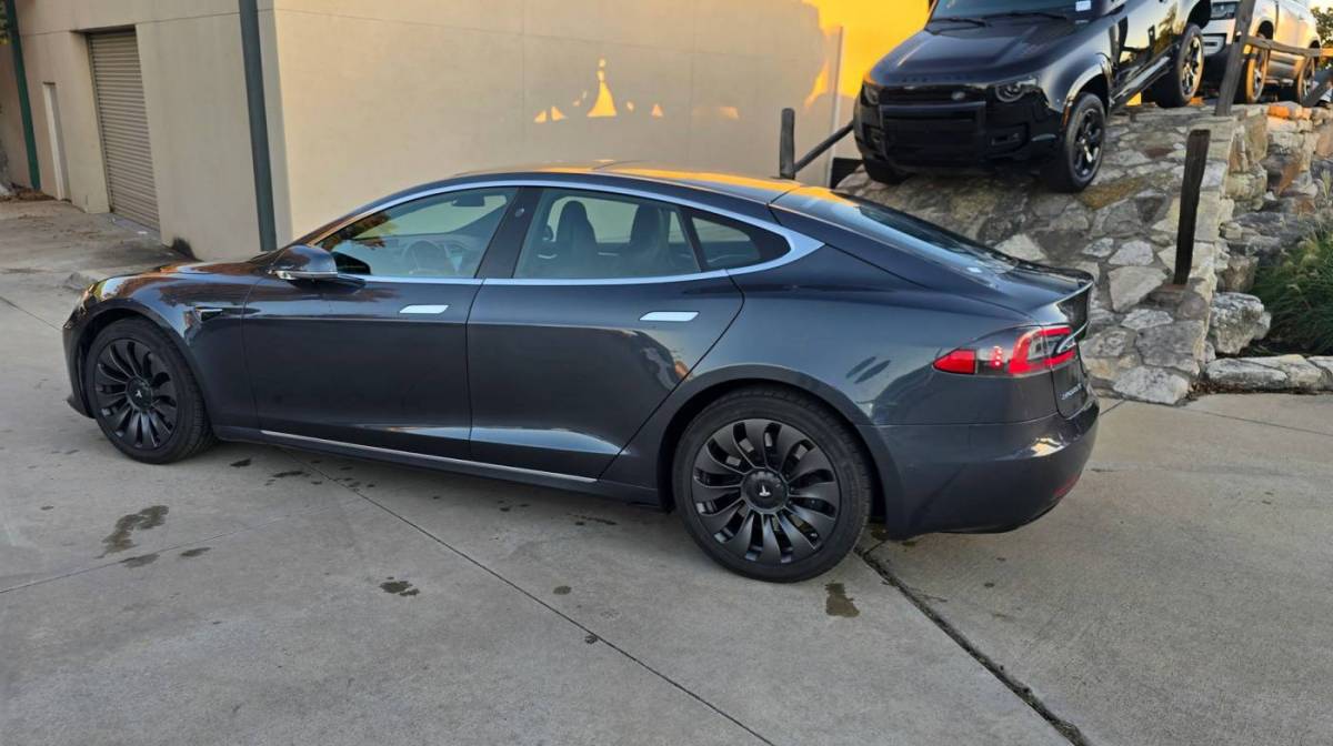 2017 Tesla Model S 5YJSA1E1XHF214861