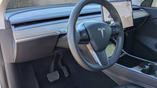 2021 Tesla Model Y 5YJYGDEE2MF097381