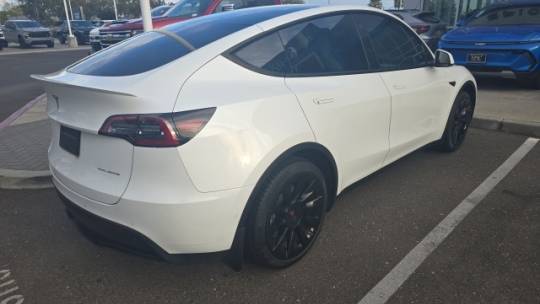 2021 Tesla Model Y 5YJYGDEE3MF210108