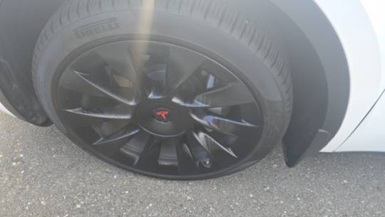 2021 Tesla Model Y 5YJYGDEE3MF210108