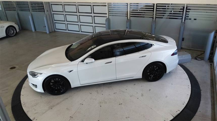 2017 Tesla Model S 5YJSA1E18HF205219